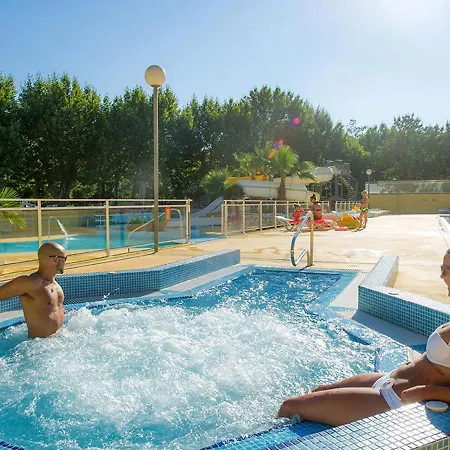 Campsite Mobilhome Climatise 3ch 6p Dans Parc Des 7 Fonts *