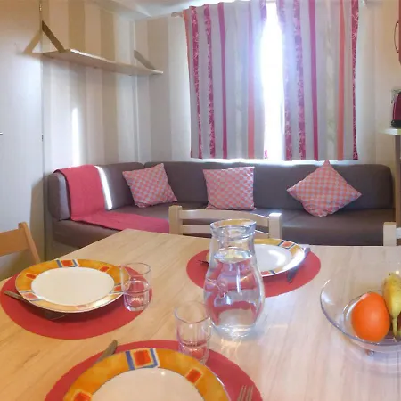 Campsite Mobilhome Climatise 3ch 6p Dans Parc Des 7 Fonts *