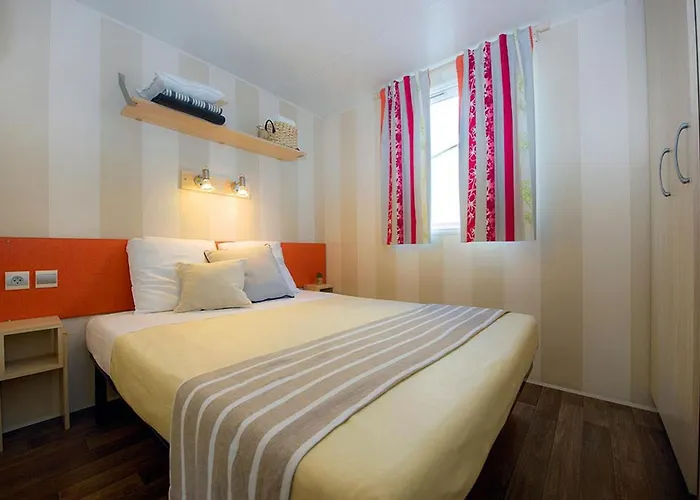 Kemping Mobilhome Climatise 3ch 6p Dans Parc Des 7 Fonts *